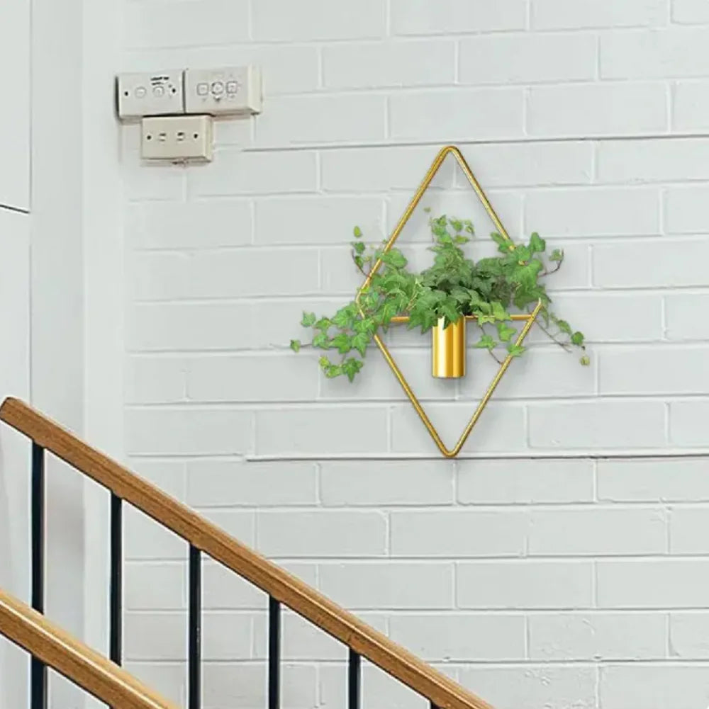 Virella Wall-Mounted Metal Vase